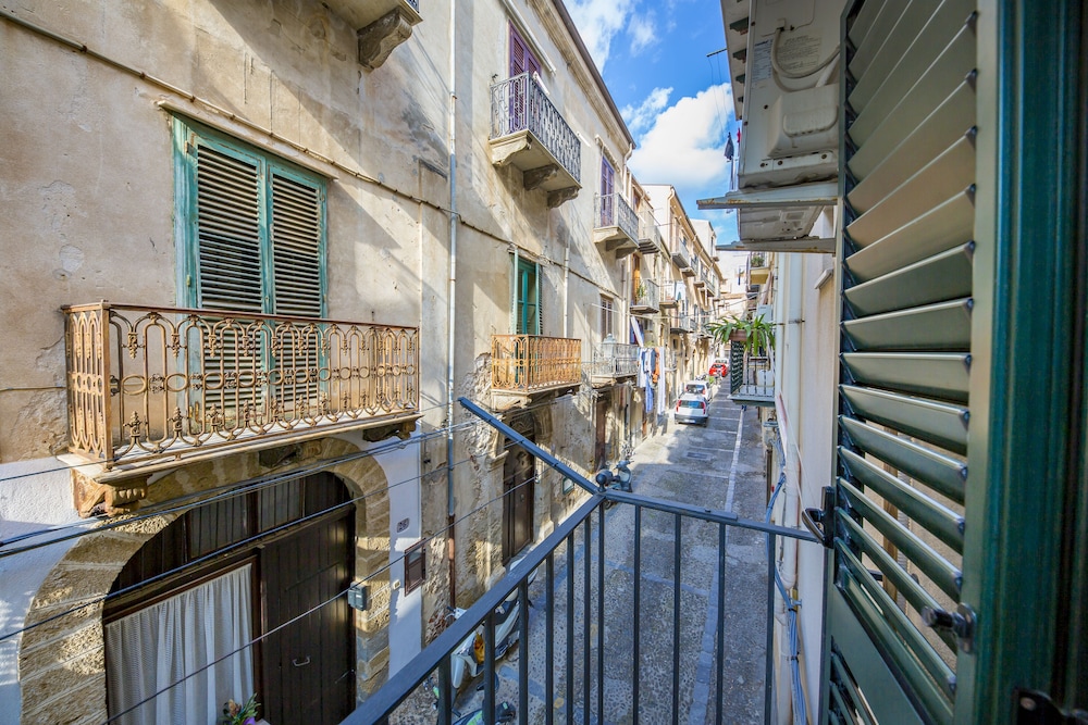 Solemar Sicilia - Studio Cefalù 1 view 2