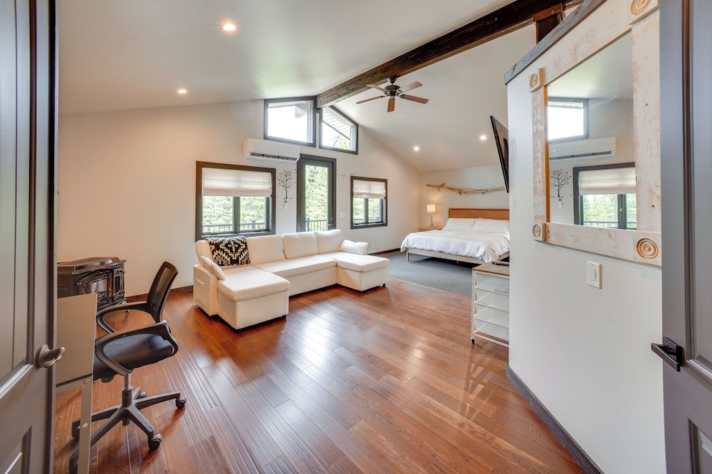 7 Mi to Boat Launch: Luxe Montana Family Home