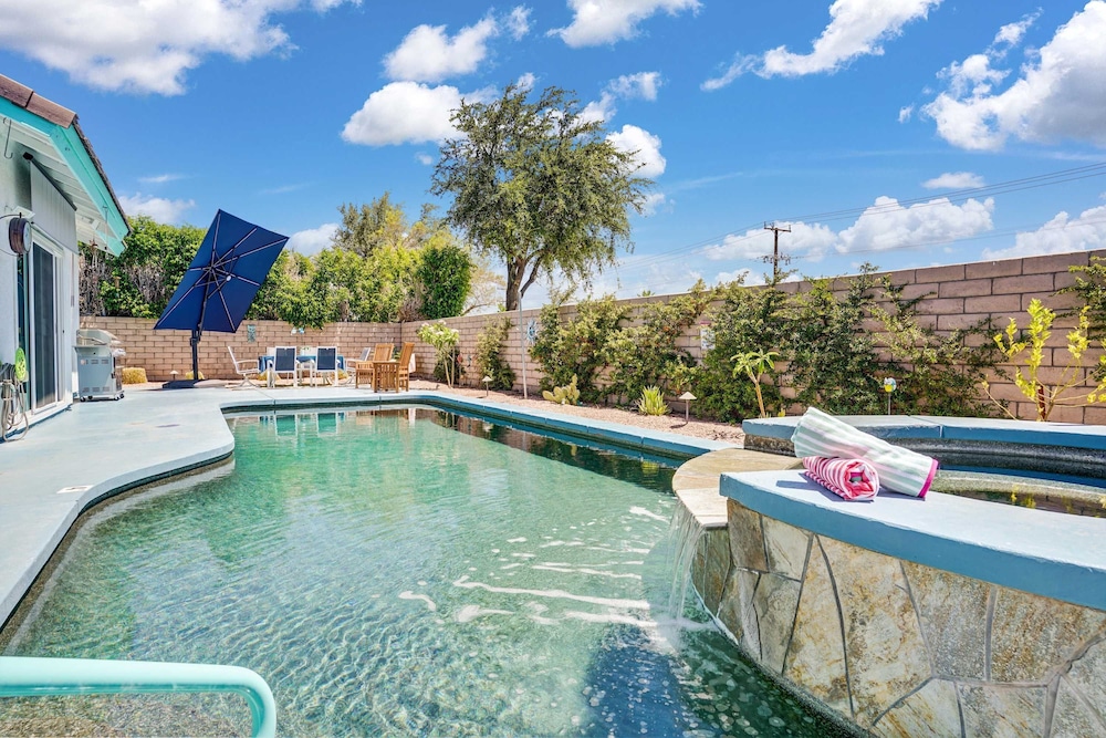 Palm Springs Escape Pool Spa Mountain Vibes