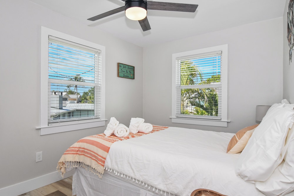 1 Mi to Fort Myers Beach Access! Chic Coastal Home