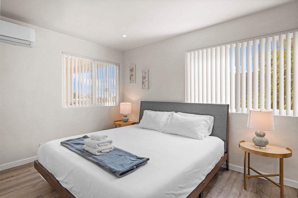 Foothills Oasis w Private Balcony Free Parking 3