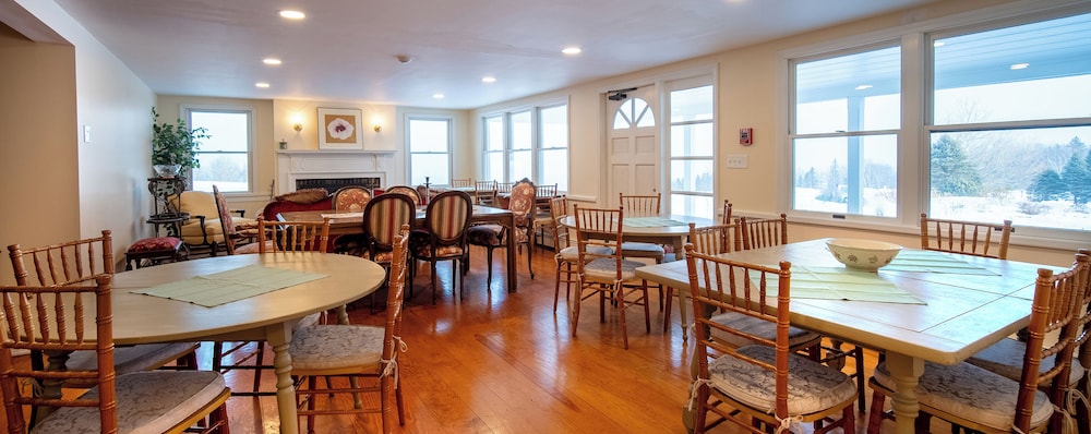 Cooper Hill Inn