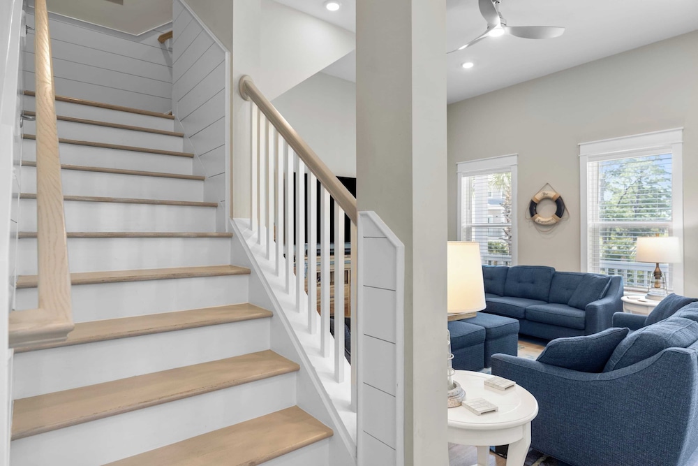Mins to Beach Access + Pet-friendly + Golf Cart 30A White Sands by Avantstay