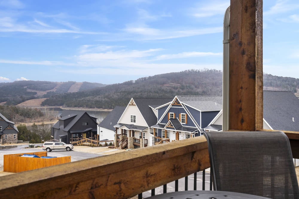 The Rock at Branson Cove 5 BDR on Table Rock!