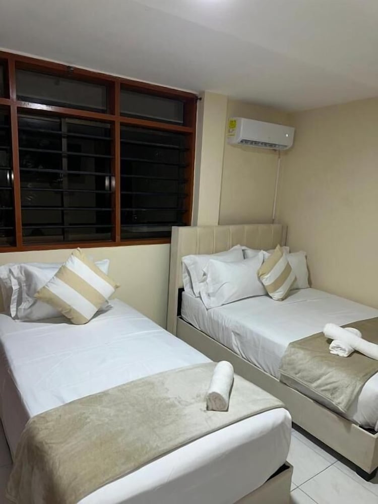 HOTEL LADYMAR