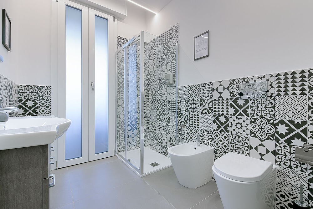 8 Bedroom Apartment in Reggio Emilia Center photo 5