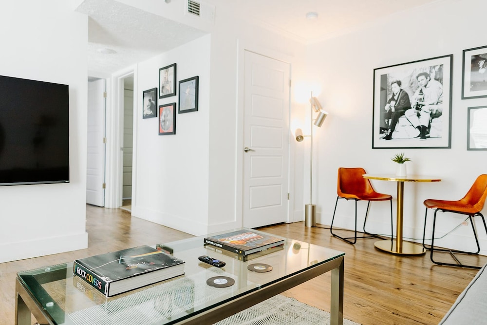 The Vinyl at Music Row - 1 Bedroom Garden Suite