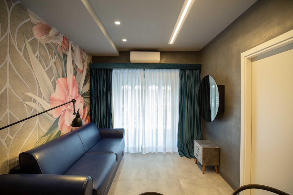 Blu Diamond in Naples