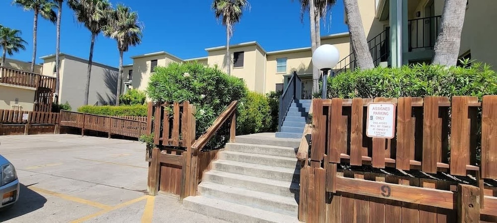 2 Levels Pool Near Beach 2 Patios 2 Bedroom Apts
