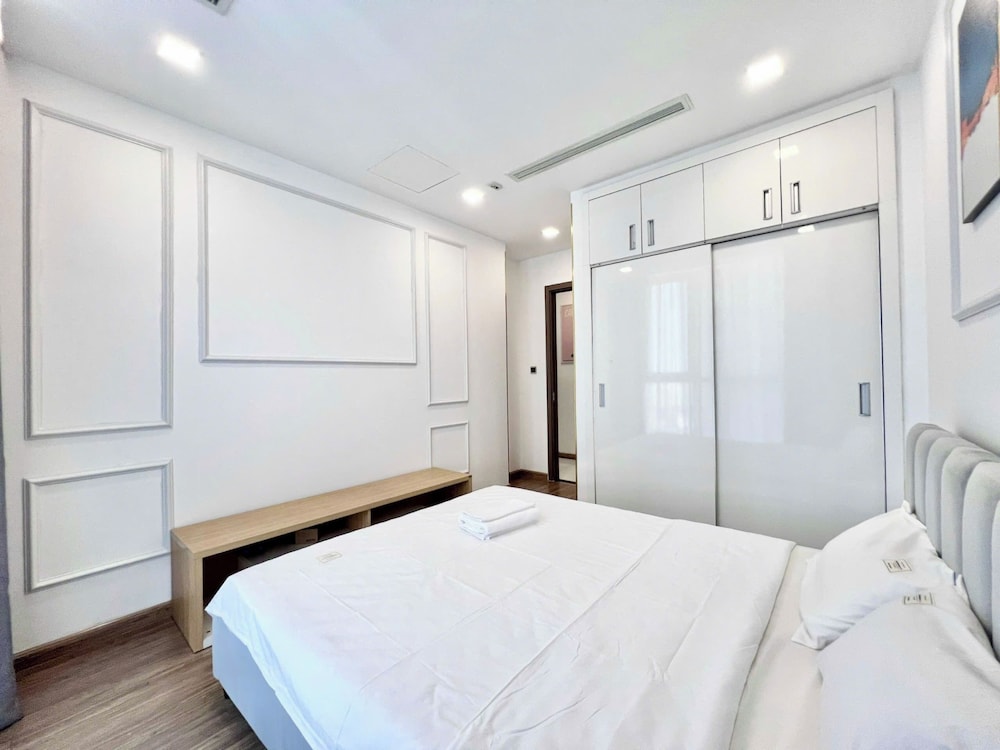 Apartment Landmark 81 by Urban Home