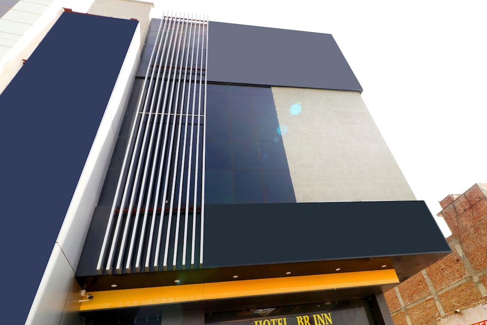 OYO 3131 Hotel BR Inn