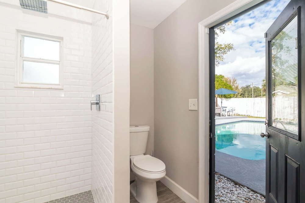 Sun Bay Getaway Backyard Pool w/ Winter Rates!