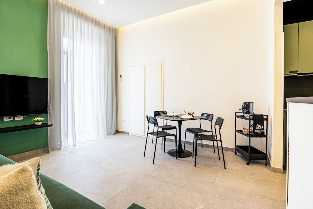Alyde Apartments