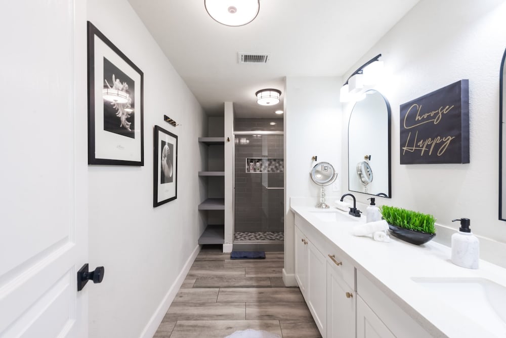 Phoenix 4 BDR Home With Outdoor Entertainment