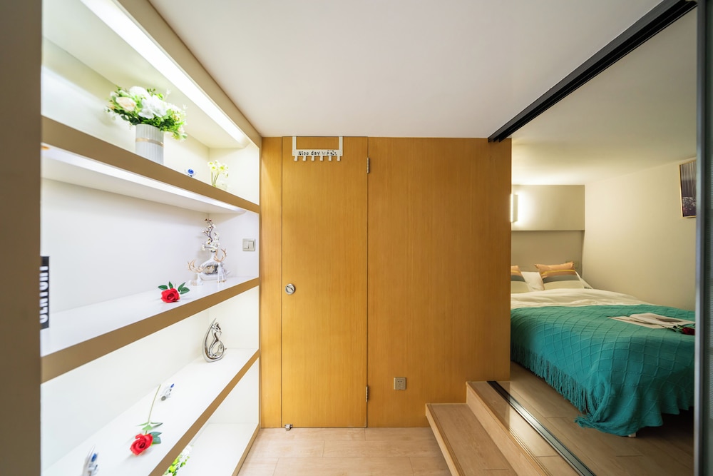 Shanghai Hills & Wanye Prime Stay