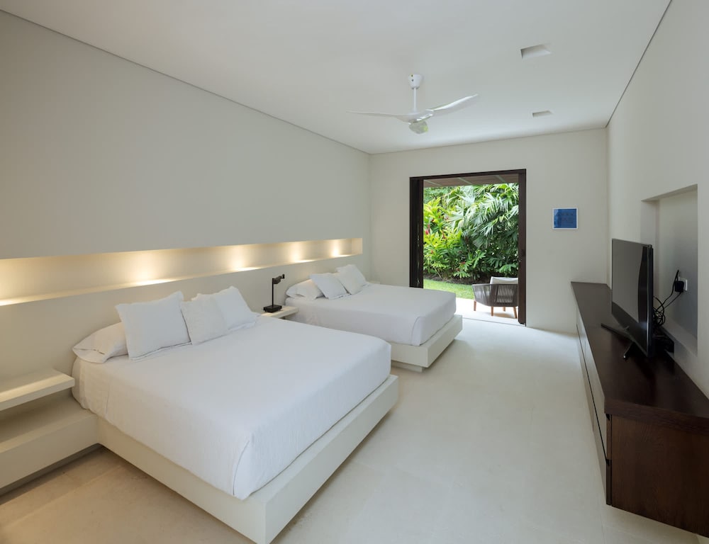 w Amazing 4BR Villa at Mesa de Yeguas