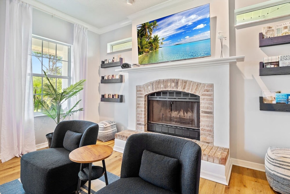 Beach Cottage 3 Bed 2 Bath Heated Pool Free Golf Cart Bring Your Boat RV Private 1AC lot