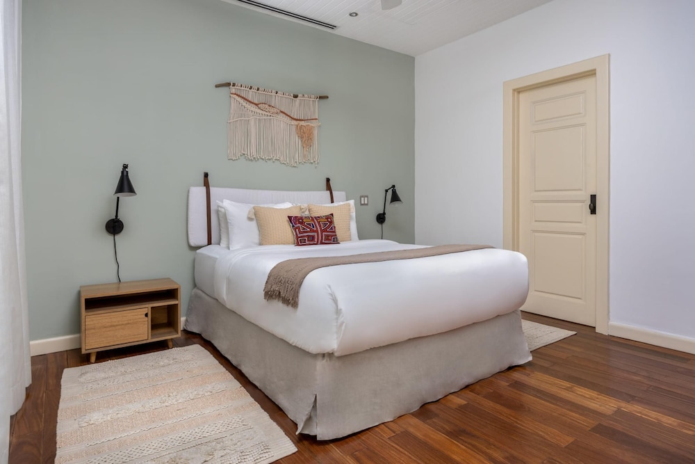 w Beautiful 1BR With Balcony in Casco Viejo view 3