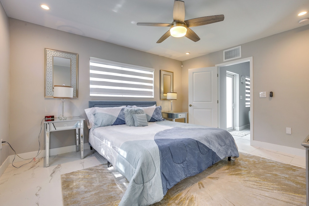Chic North Miami House ~ 7 Mi to Hard Rock Stadium