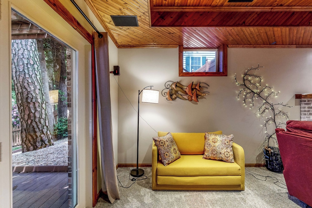 Waterfront Allergy-free 4br, Dock & Home Theater