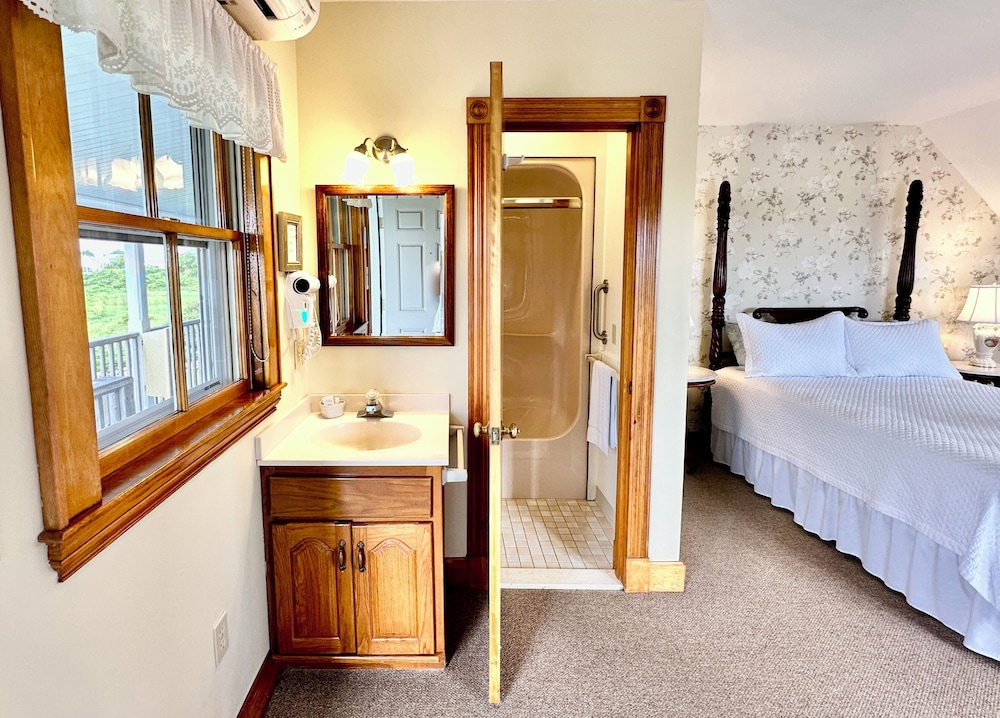 Rose Farm Inn