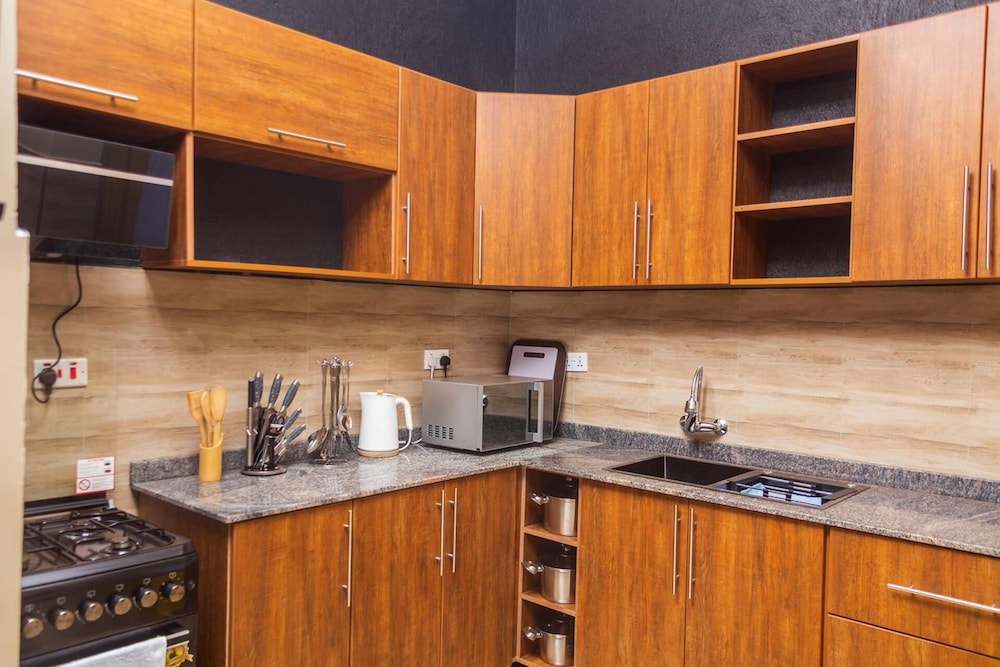 Beautiful 1-bed Apartment in the Heart of Kampala view 2