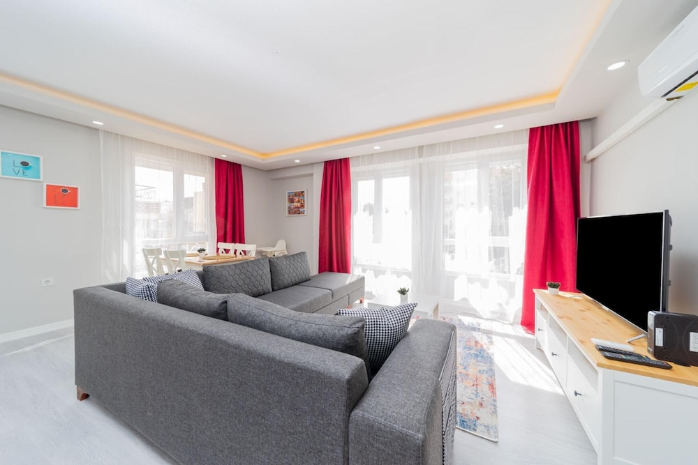 Modern and Fully Furnished 1 1 Flat in Antalya