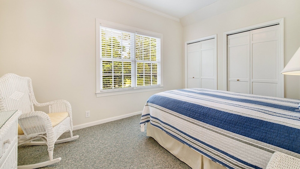 Relax And Be Tranquil By The Sea 5 Bedroom Home by Peace Vacations view 2