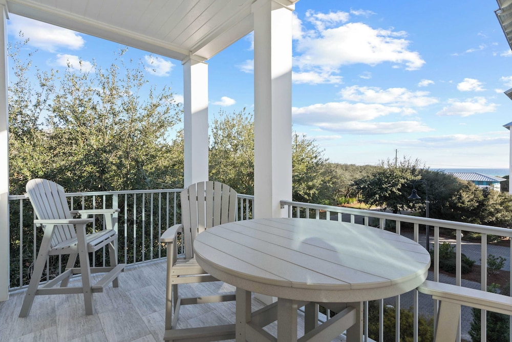 The Palmetto Blue by Avantstay Steps to Beach, Ocean Views