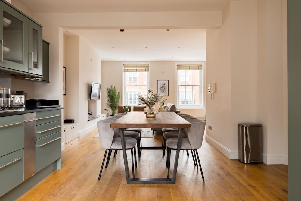The Chelsea Nest - Stylish 2bdr With Balcony