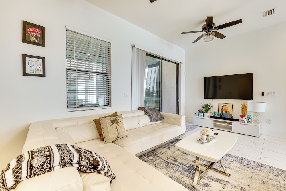 Day Trip to Fort Myers Beach: Pet-friendly Home!