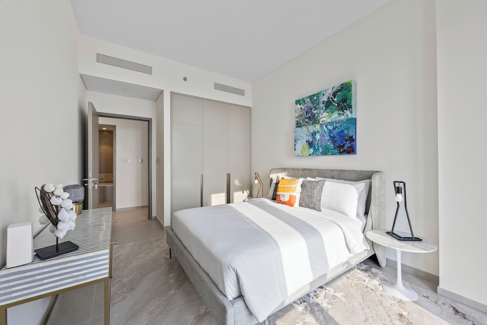 Luxury City Stay Near Mall and Pool