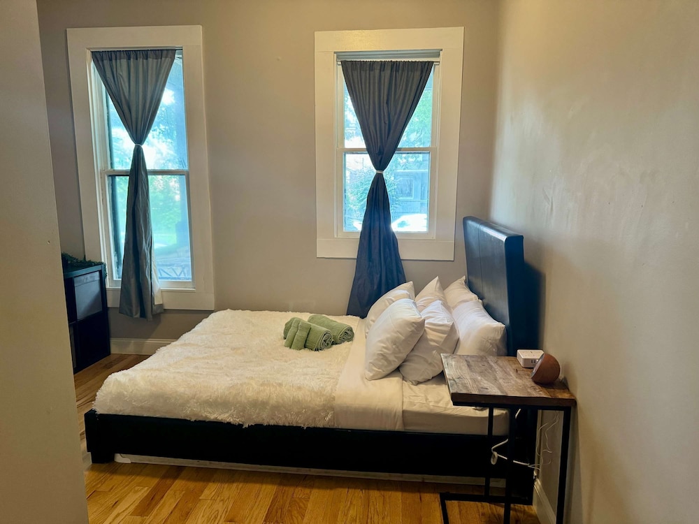 Prime Location - Top Rated - Clean - Parking Free