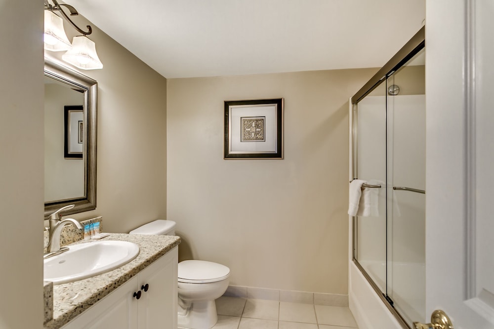 South Wind 301 4 Br condo by RedAwning