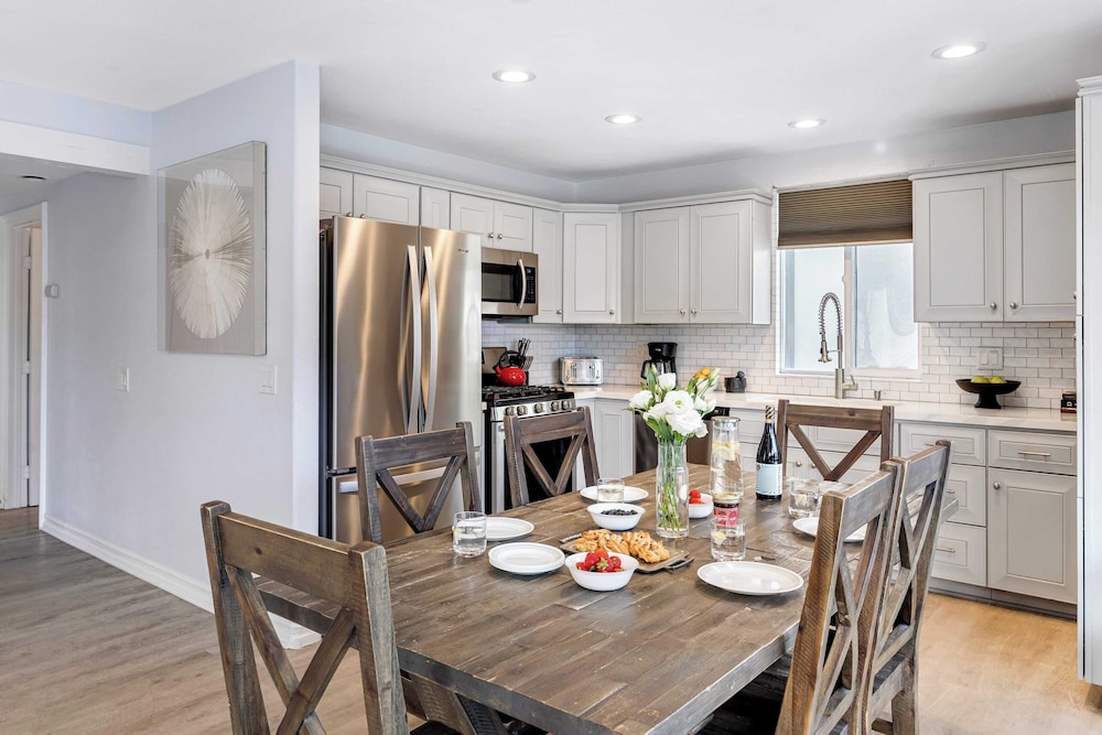 Sleeps 18 Steps to the Beach, Shops & Eateries Ocean Views, Patio, Fire Pit