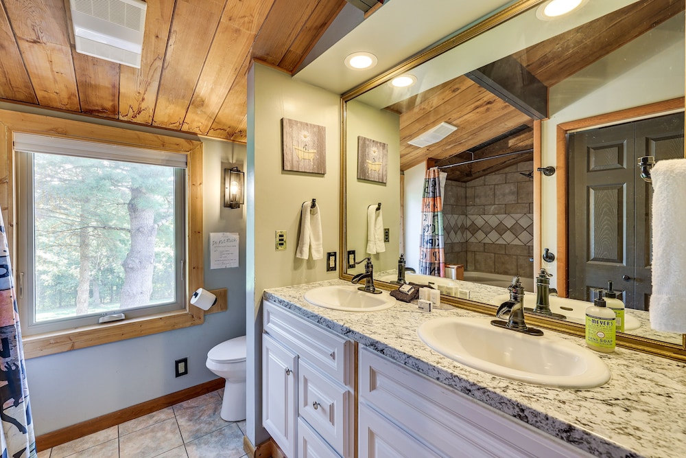Eureka Springs Rental Cabin 8 Mi to Downtown! view 4