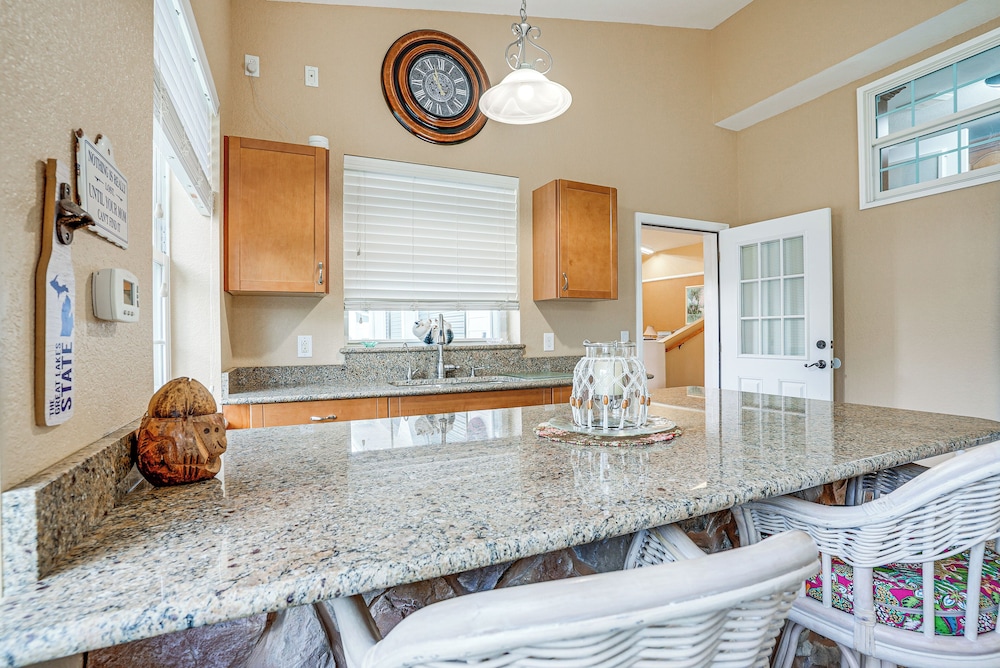 Pet the Sheep! Rural & Spacious Polk City Retreat