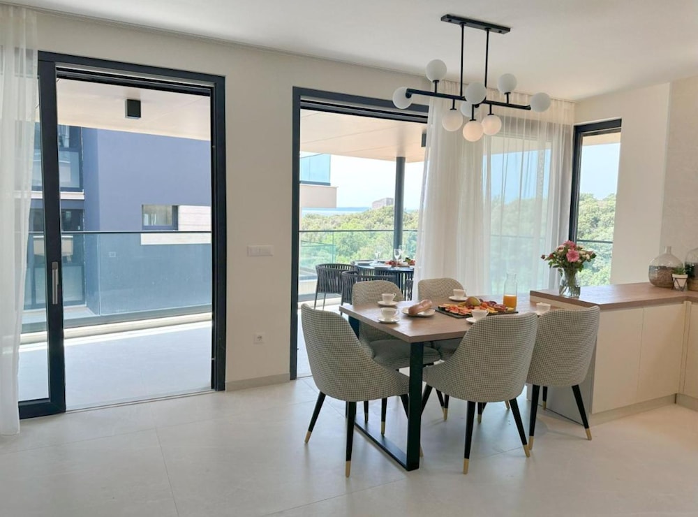Leonarda Waterfront Residences