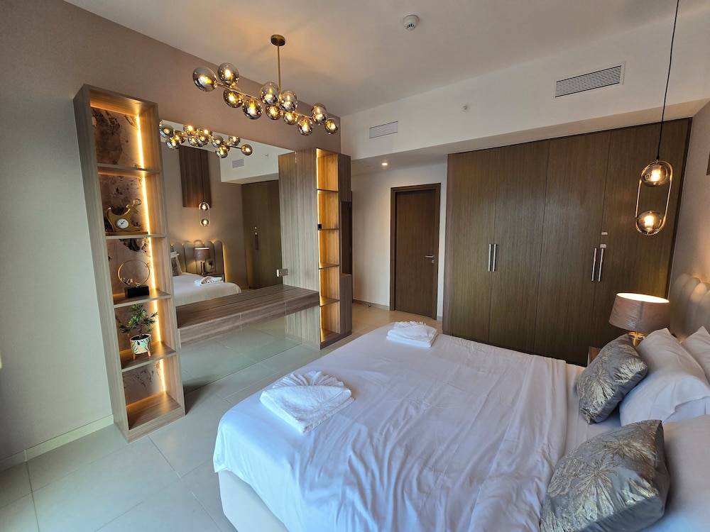 Royale Highend Burj and Fountain View