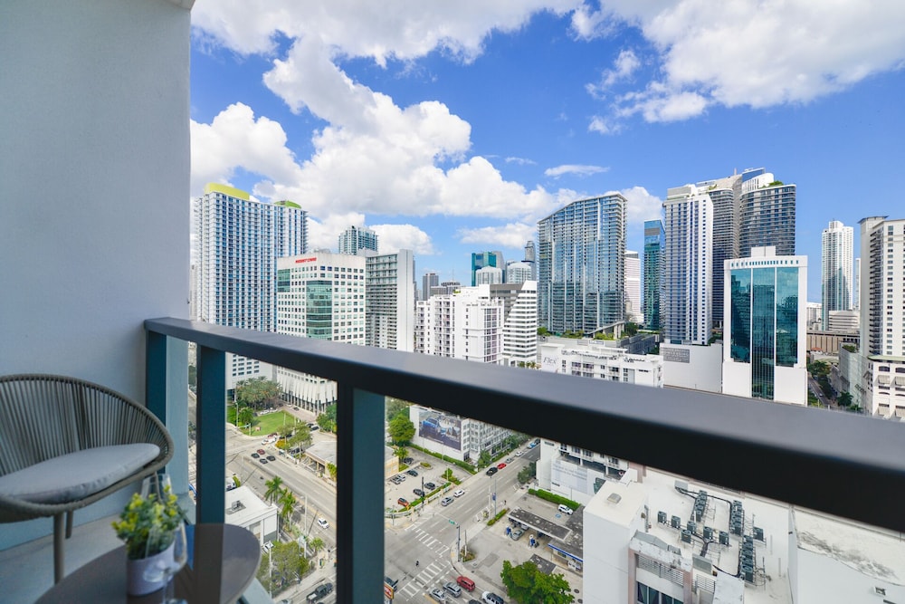 Top Location Stunning Condo in Brickell