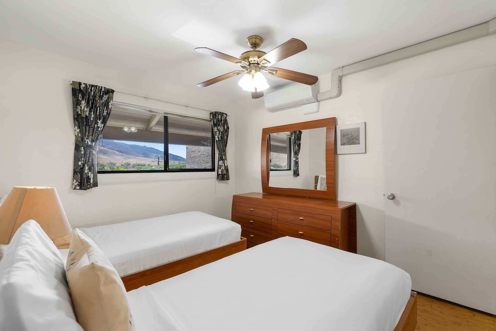 Lauloa 410 - Top Floor, Oceanfront Lanai, Molokini & Halaeakala Views, Split A/C