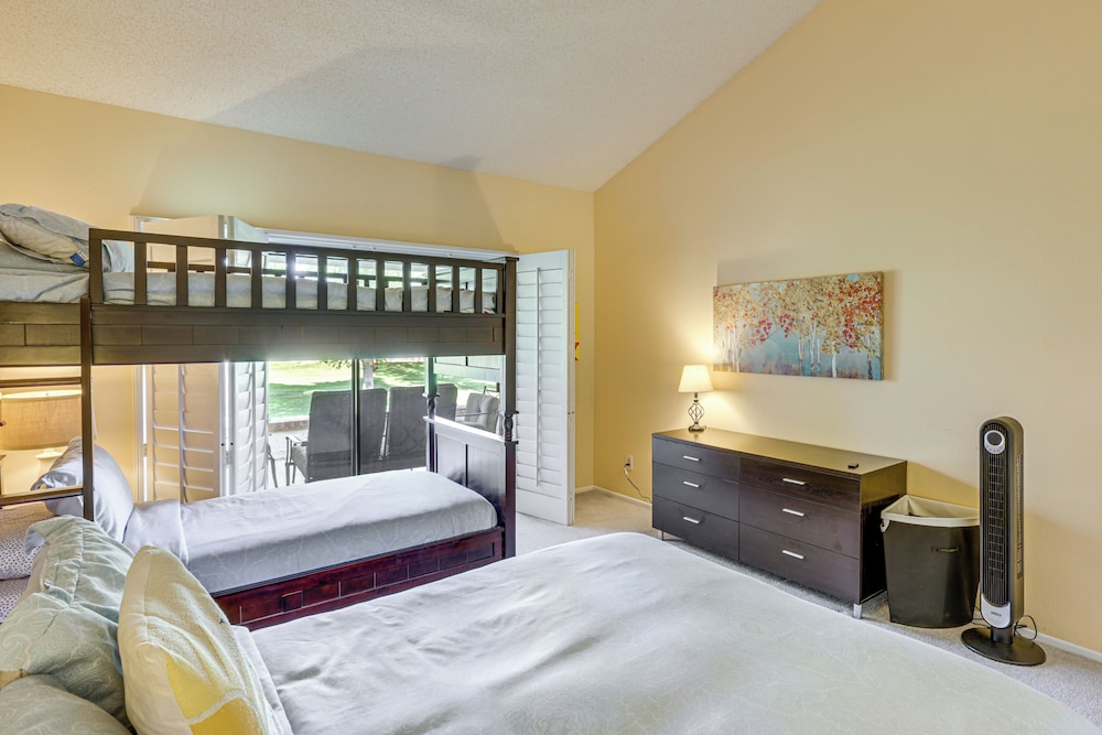 Golf & Swim: Country Club Condo in Palm Desert