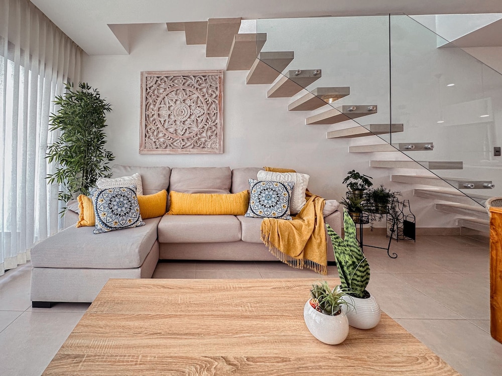 Fantastic Beach Penthouse With Rooftop BBQ