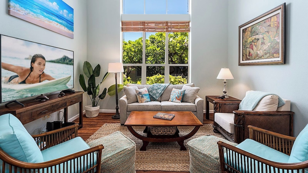 Tropical Escape w/ Lanai, BBQ & Resort Amenities - Vrkcv