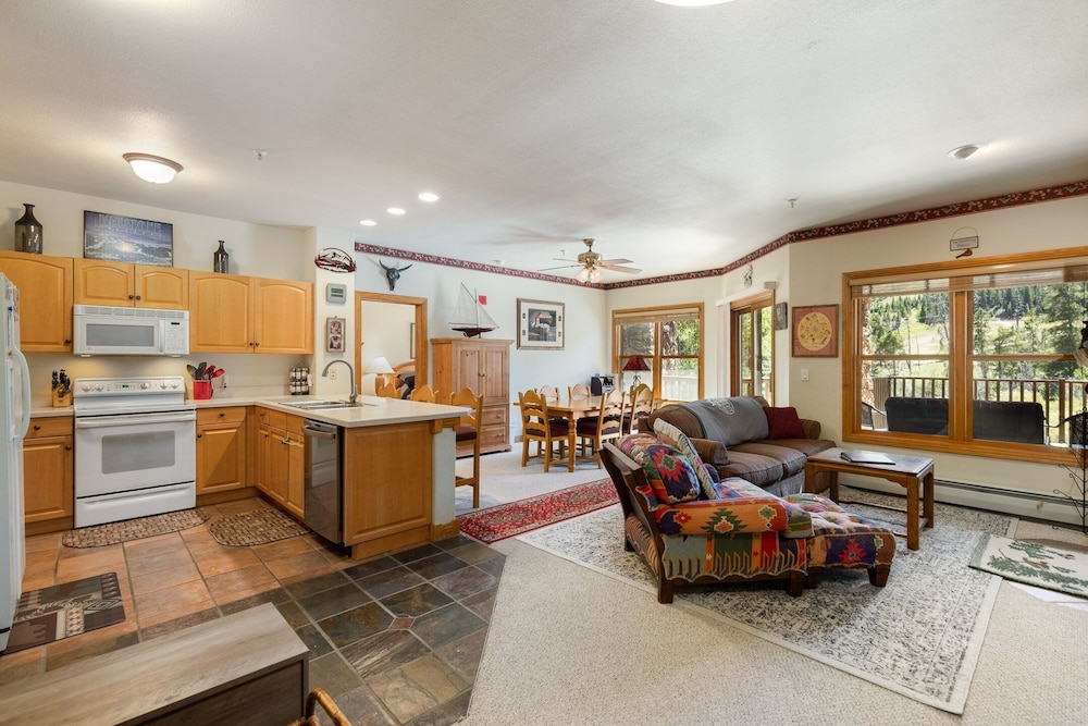 5949 Hidden River Lodge 3 Bedroom Condo by RedAwning