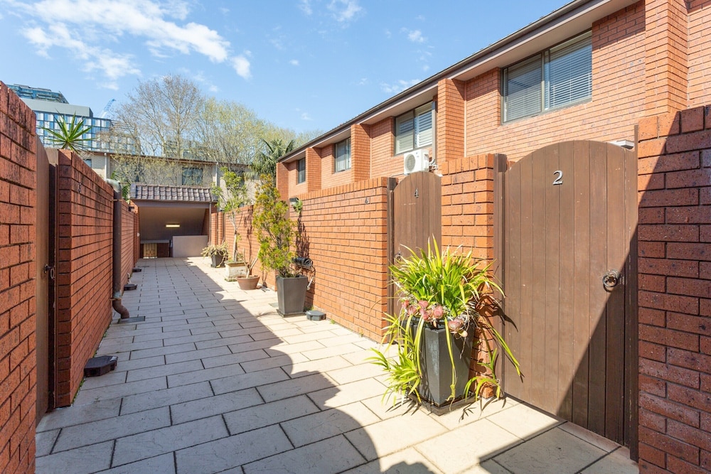 Elegantly Modern 2-bed In The Heart of Chippendale