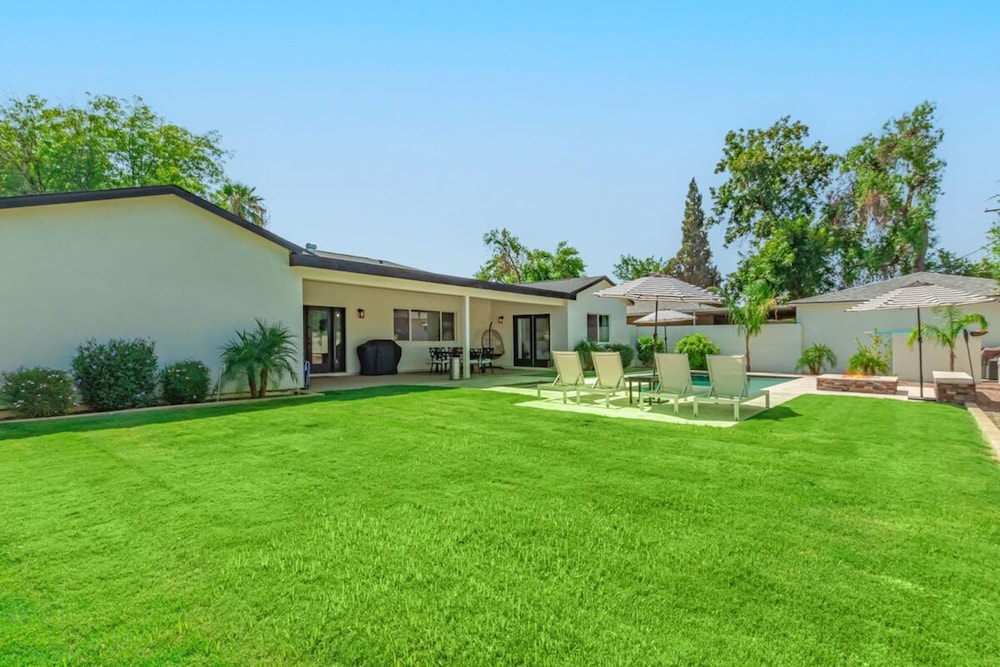 Modern Arcadia Estate Htd Pool Bikes Chef Kitchen