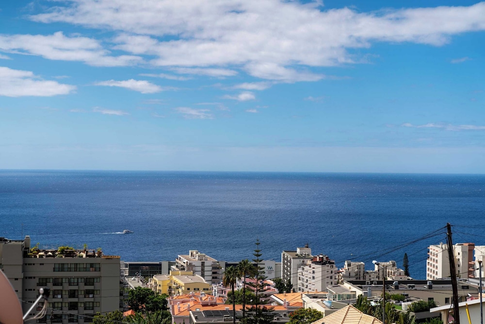Close to the Funchal Centre, Casa da Amoreira view 3