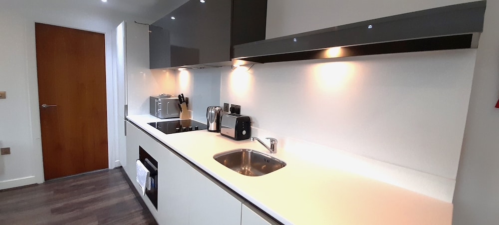 Luxury 2 bed Apt 10 mins to City Centre view 4