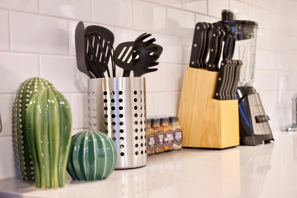 Modern 2bedroom Condo Great Location Coffee Wifi - Image 5